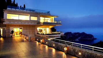 Front of property – evening/night