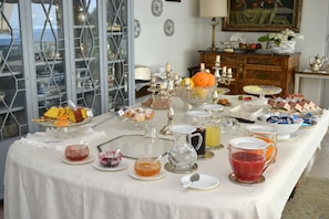 Café da manhã continental grátis todos os dias