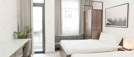 خزنة داخل الغرفة وواي فاي وملاءات أسرّة