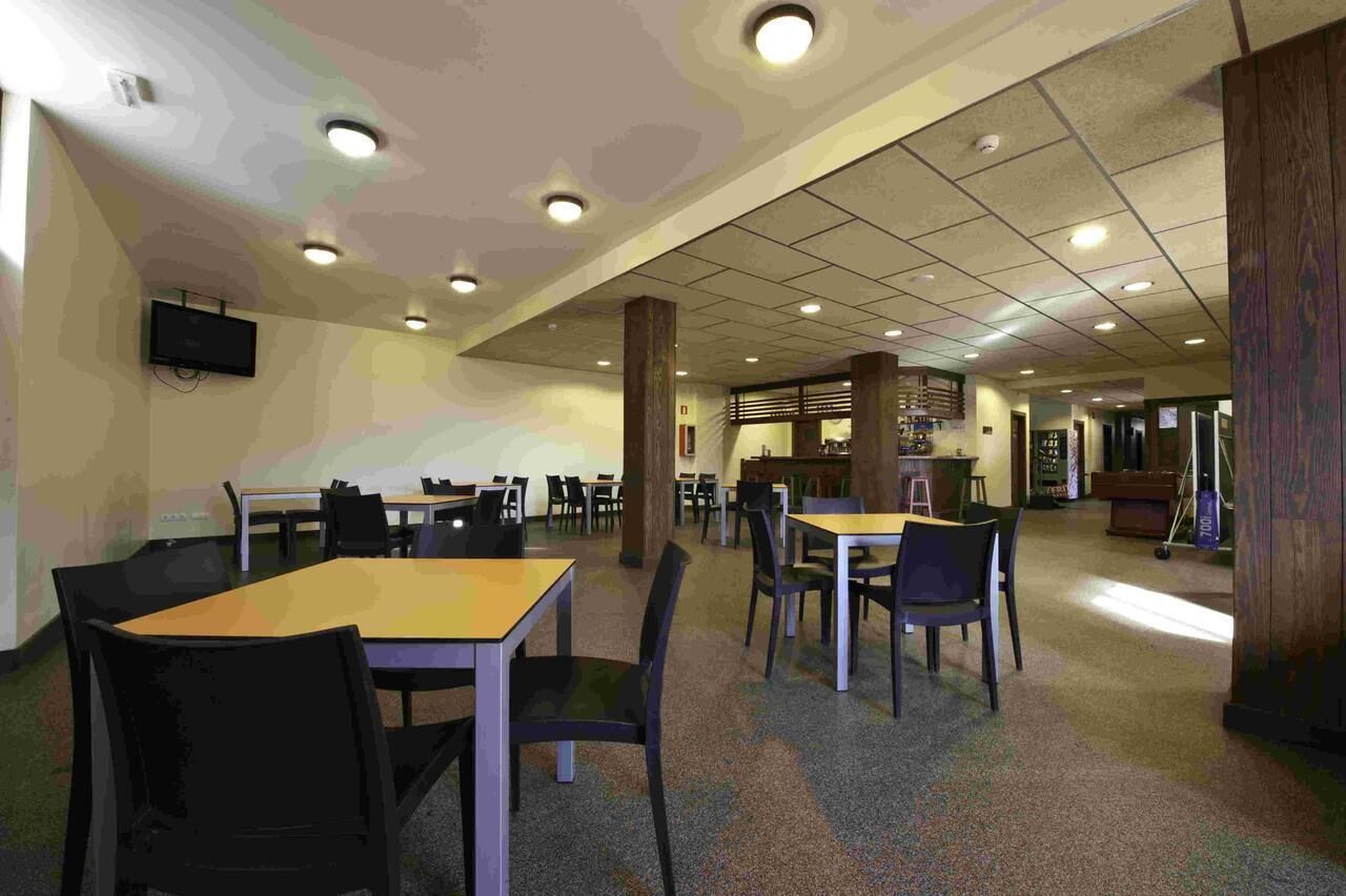 Se sirven desayunos, comidas, cenas y cocina local 