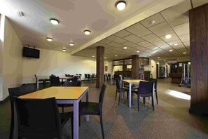 Se sirven desayunos, almuerzos, cenas y cocina local