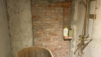 Family Double Room, Private Bathroom | Bathroom | Shower, rainfall showerhead, free toiletries, hair dryer