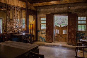 Classic Room, Private Bathroom | Down comforters, individually decorated, individually furnished - Gu Yi B&B (Dongshan)