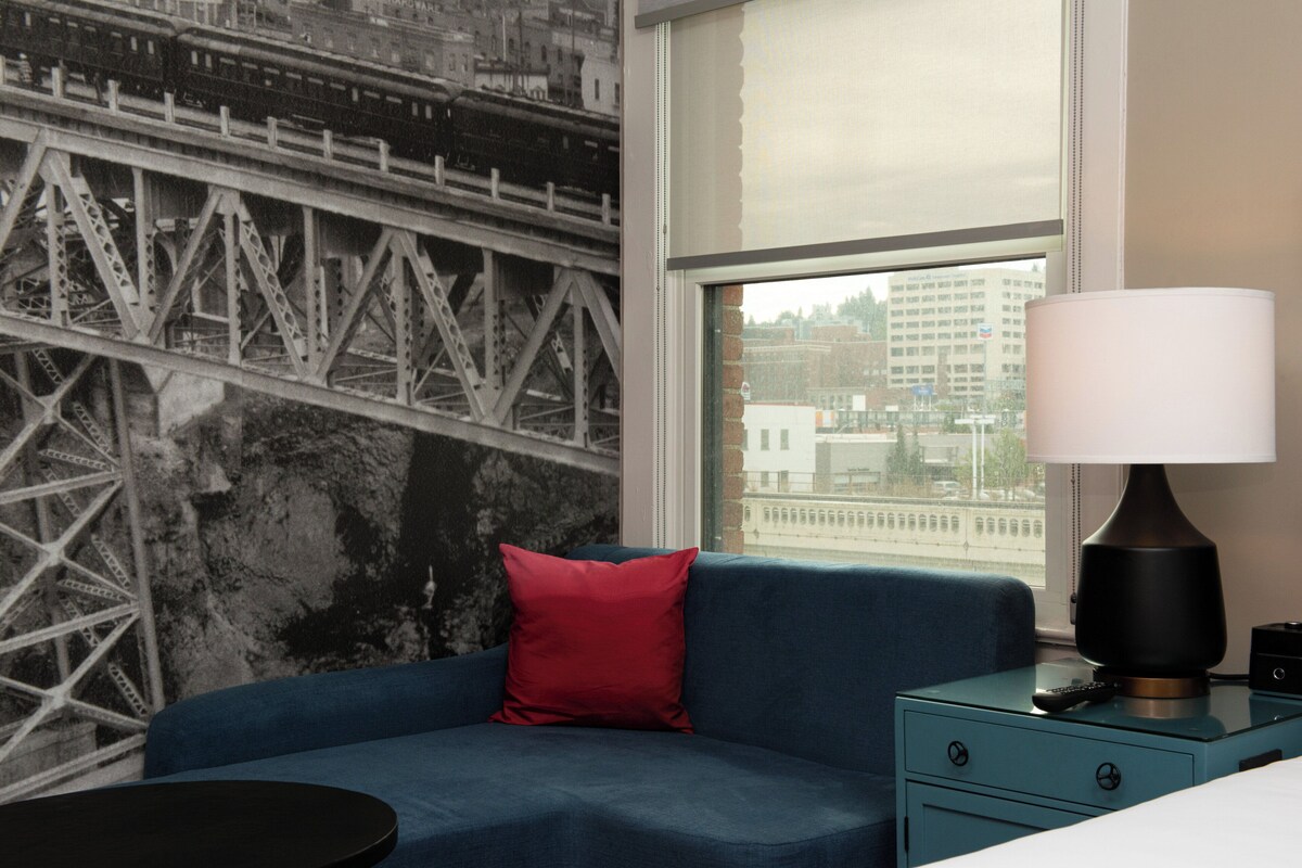 Pillowtop beds, desk, laptop workspace, blackout drapes