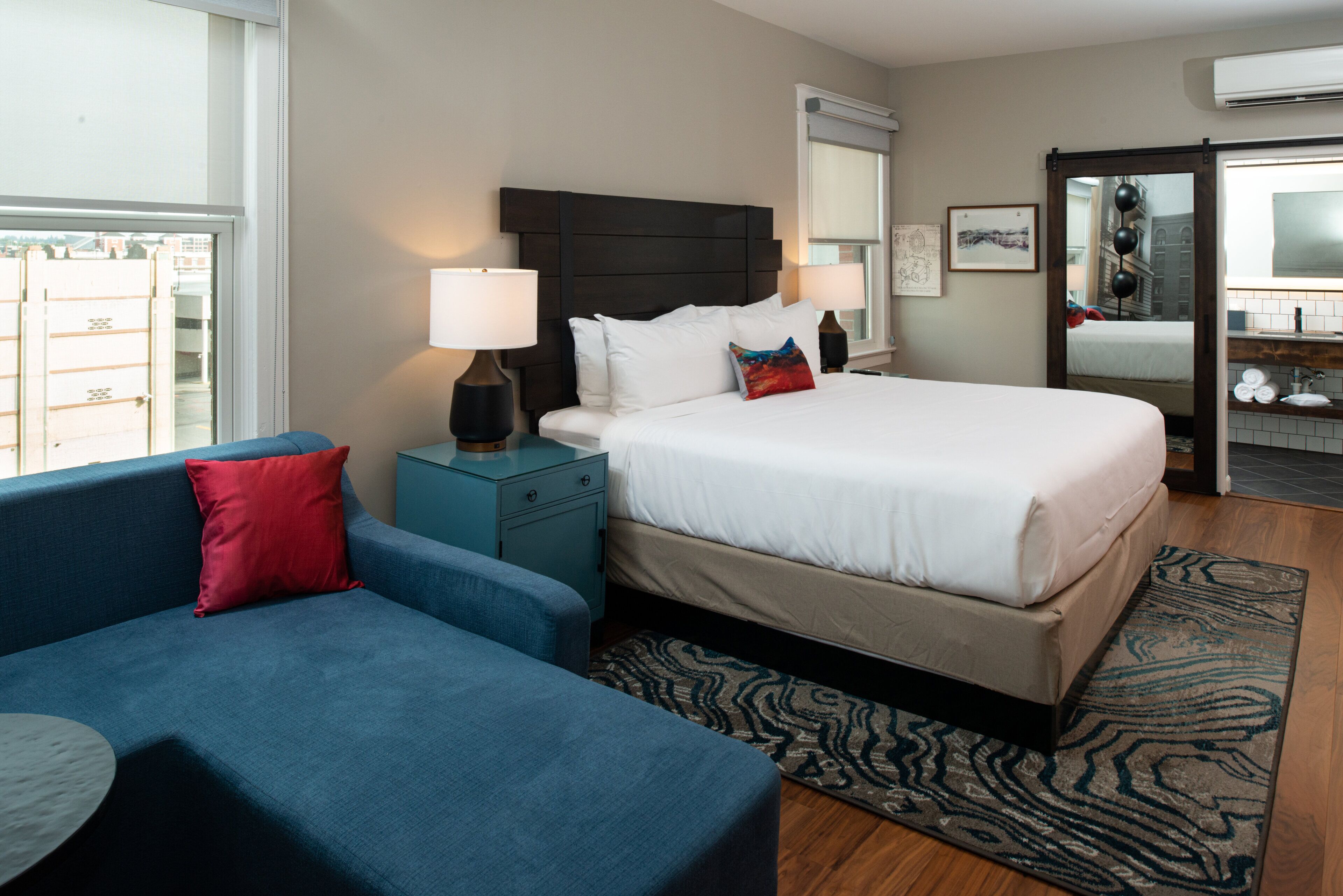 Standard Room, 1 King Bed, City View | Pillowtop beds, desk, laptop workspace, blackout drapes