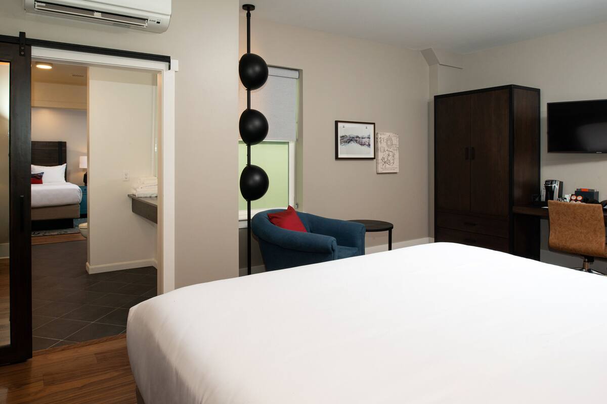 Suite, 2 Bedrooms | Pillowtop beds, desk, laptop workspace, blackout drapes