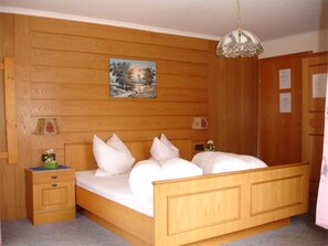 1 bedroom, WiFi, bed sheets - Double room 2 - Haus Waldheim (Oetz)