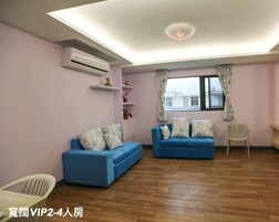 Family Room | Desk, soundproofing, free WiFi, wheelchair access