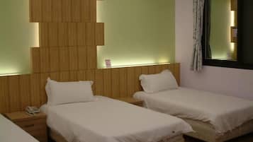 Business Triple Room | Desk, soundproofing, free WiFi, wheelchair access