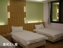 Business Triple Room | Desk, soundproofing, free WiFi, wheelchair access