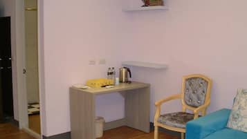 Family Room | Desk, soundproofing, free WiFi, wheelchair access