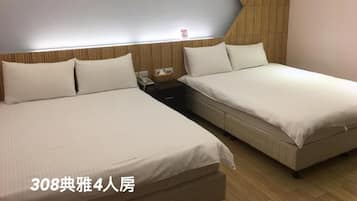 Habitación cuádruple estándar | Escritorio, insonorización, wifi gratis y acceso para silla de ruedas