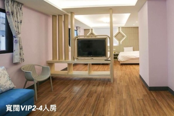 Family Room | Desk, soundproofing, free WiFi, wheelchair access