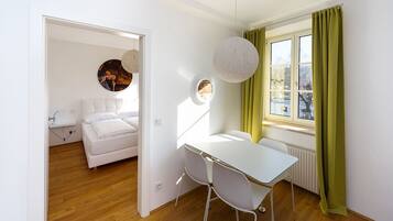 Escritorio, insonorización y wifi gratis