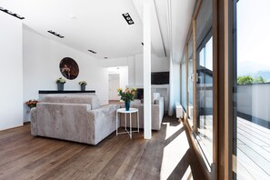 Luxe appartement | Woonkamer | Flatscreentelevisie