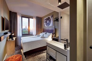 Premium bedding, pillowtop beds, free minibar, in-room safe