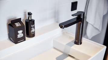 Bruser, brusehoved med spredningseffekt, designertoiletartikler