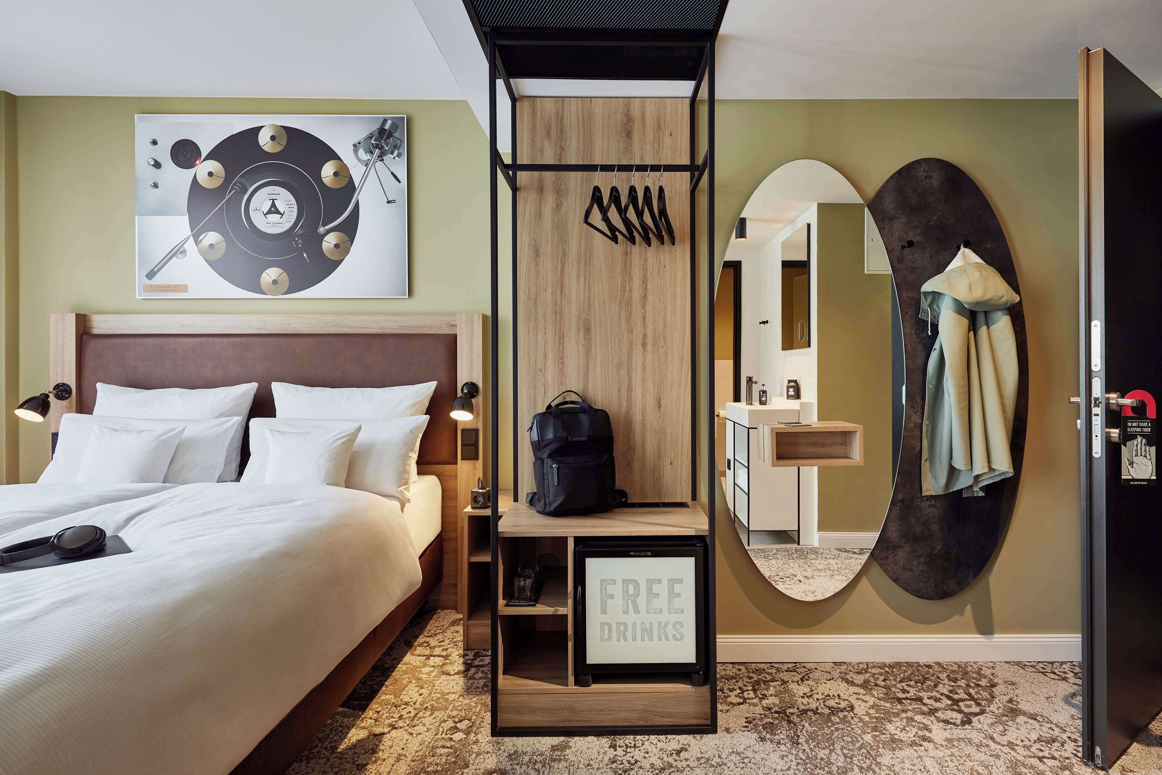 1 bedroom, premium bedding, pillow-top beds, free minibar