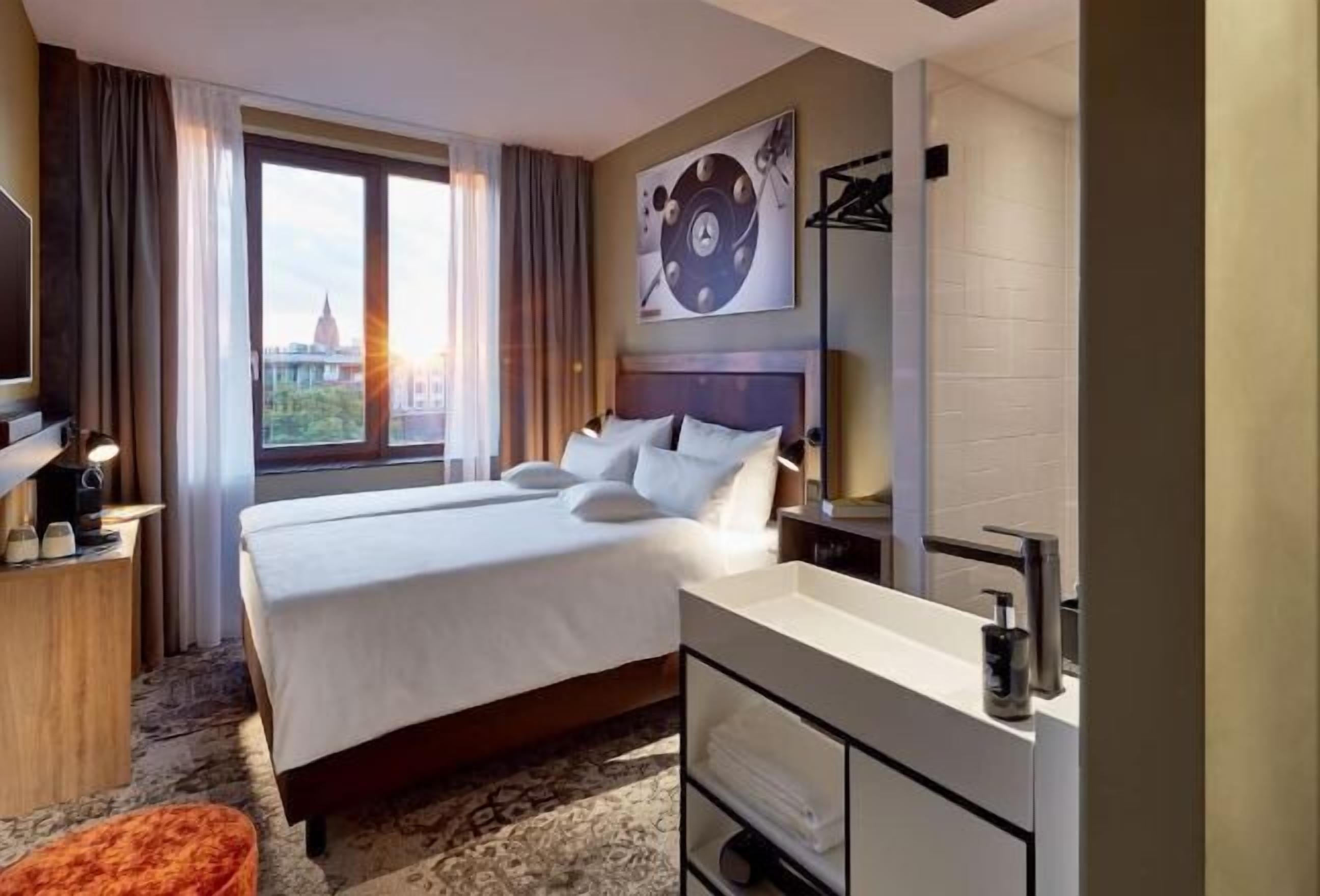 Premium bedding, pillowtop beds, free minibar, in-room safe