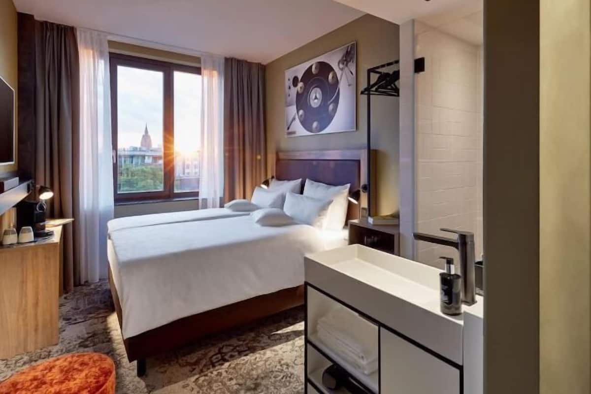 Premium bedding, pillowtop beds, free minibar, in-room safe