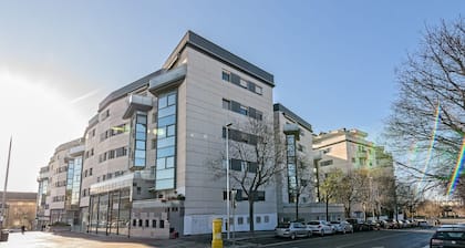 Cálido apartamento con piscina en Barcelona.