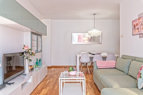 Cálido apartamento con piscina en Barcelona.