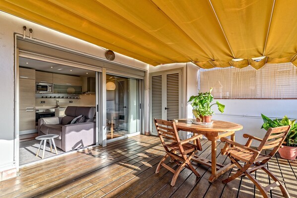 تناول الطعام بالخارج