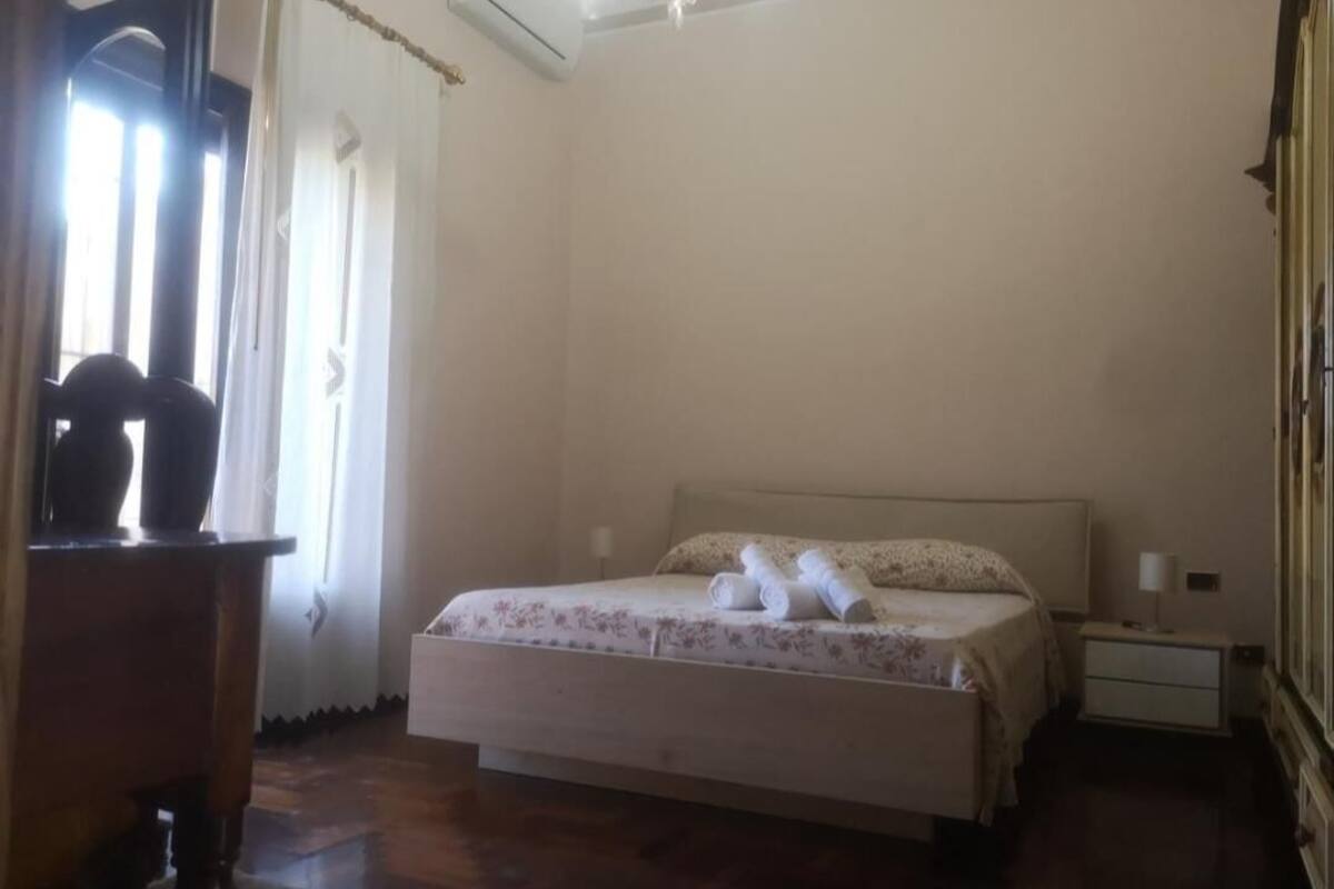 Deluxe Suite | 2 bedrooms, blackout drapes, iron/ironing board, WiFi (free)