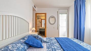 3 slaapkamers, een strijkplank/strijkijzer, reisbedje, gratis wifi