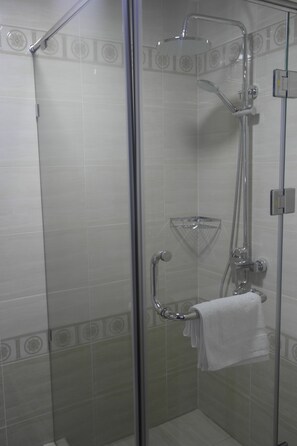 Classic Double Room | Bathroom