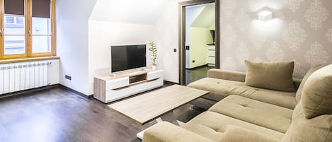 Appartement Deluxe | Coin séjour | Télévision LCD de 40 pouces avec chaînes par câble, télévision