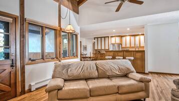 Télévision, cheminée