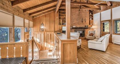 Chalet in Central Colorado Springs Location, 3 BR, 2 BA, Views, WiFi