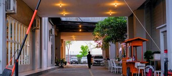 De La Charis Hotel by Waringin Hospitality