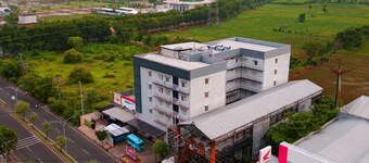 De La Charis Hotel by Waringin Hospitality