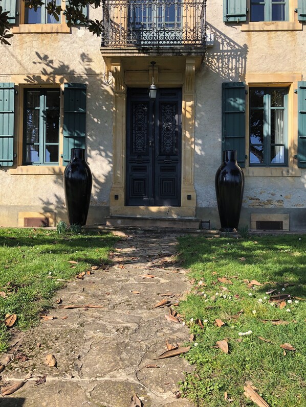 Fachada de la propiedad