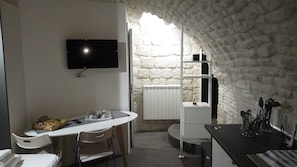 Studio | Essbereich im Zimmer