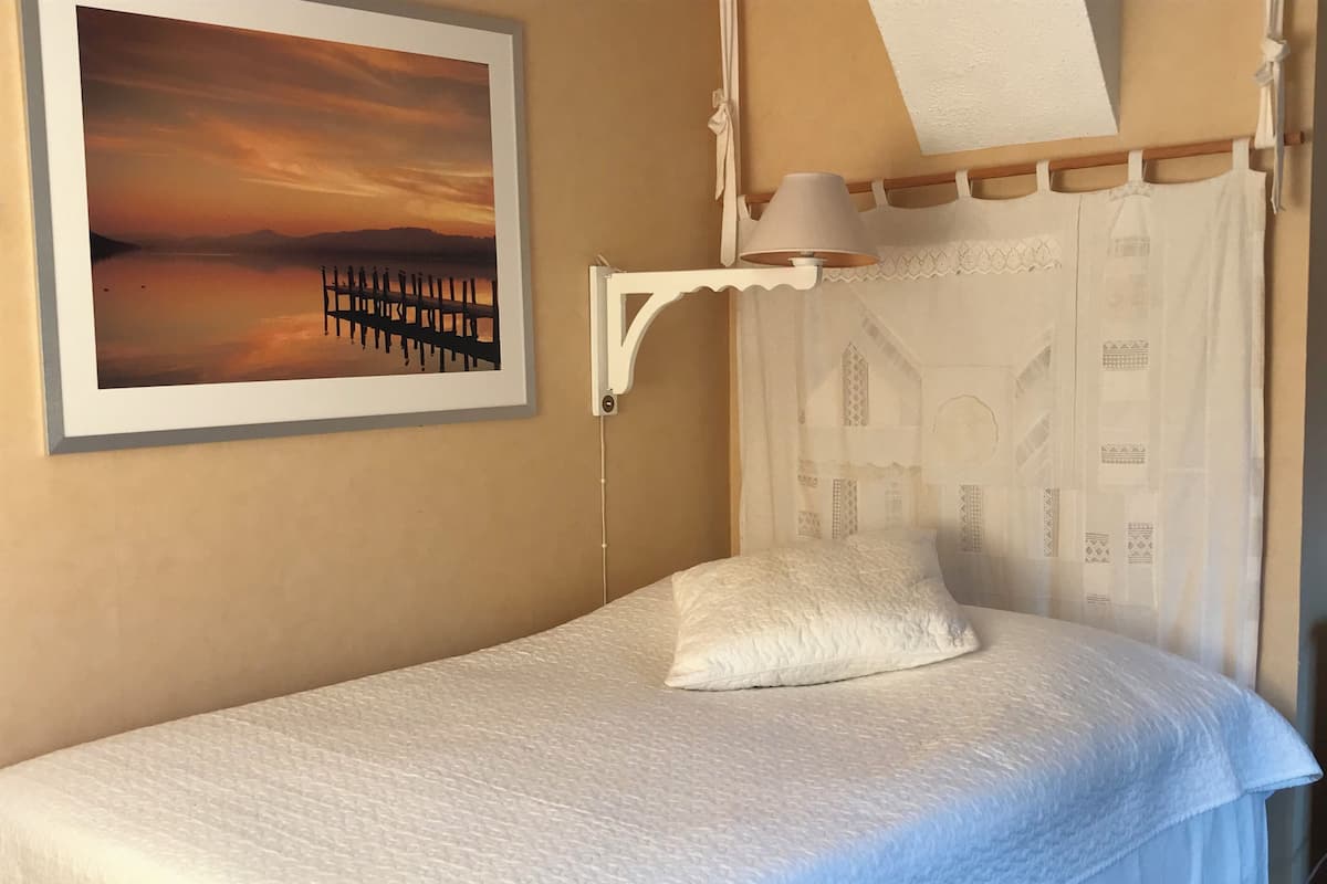 Minisuite (Linnéa) | Allergitestet sengetøy, individuelt dekorert og individuelt innredet