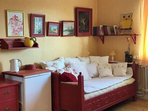 Minisuite (Viola) | 1 bedroom, hypo-allergenic bedding, individually decorated