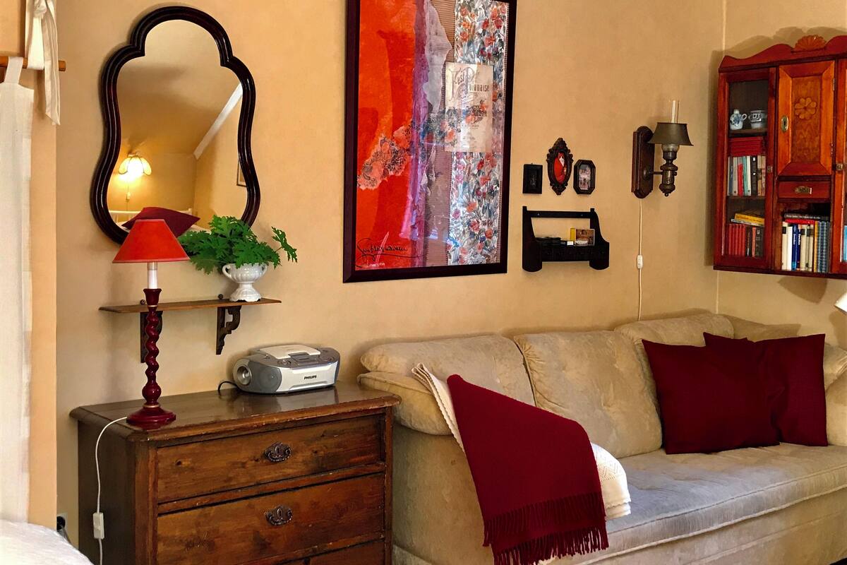 Minisuite (Linnéa) | Hypo-allergenic bedding, individually decorated, individually furnished