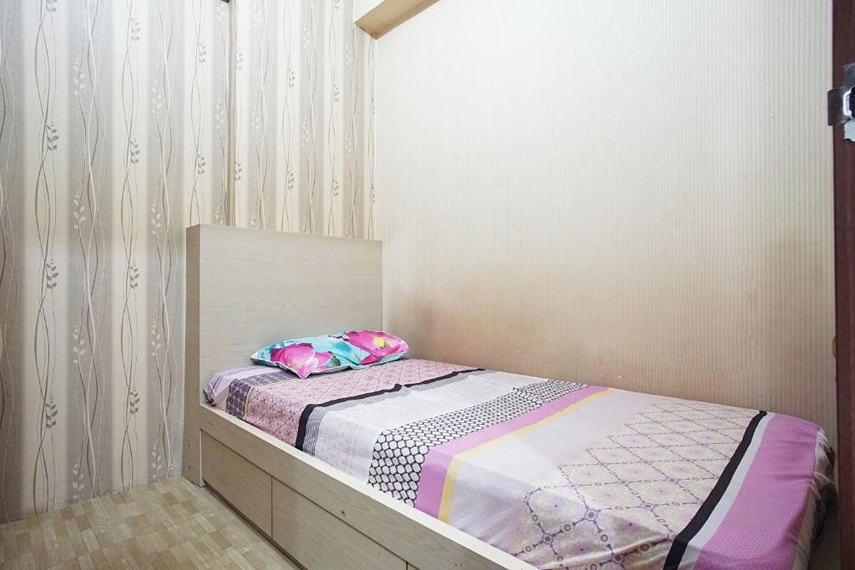 WiFi (free), bed sheets