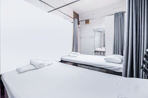 A modern hotel room with a single bed, a small bedside table, a mirror, and a shower area. - OYO 514 Ali Hostel (Bangkok)