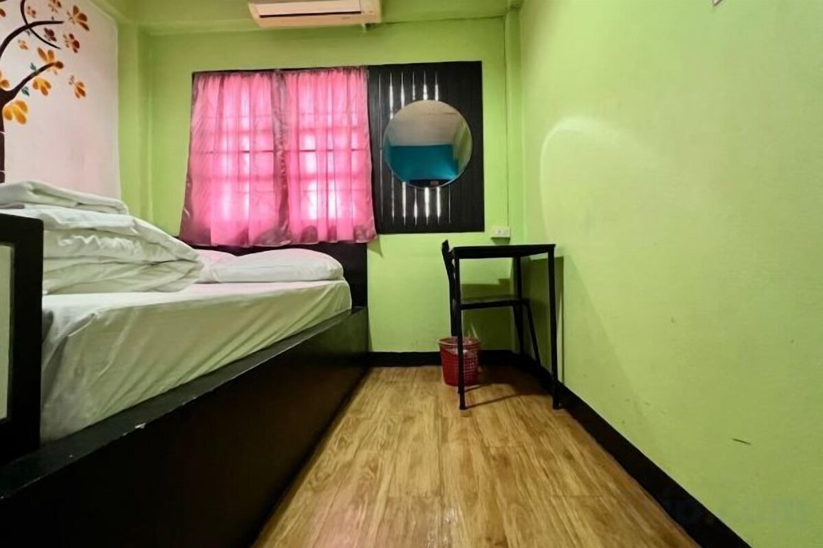 โต๊ะทำงาน, Wi-Fi ฟรี, ผ้าปูที่นอน