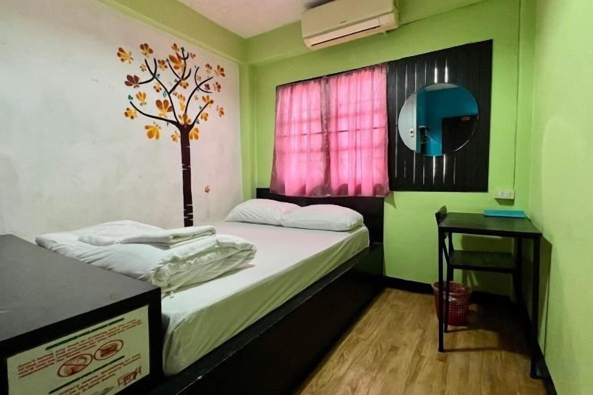 Desk, free WiFi, bed sheets
