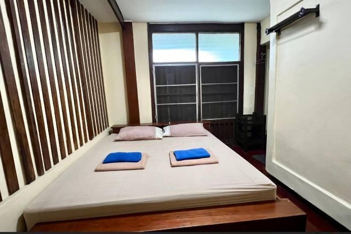 Desk, free WiFi, bed sheets