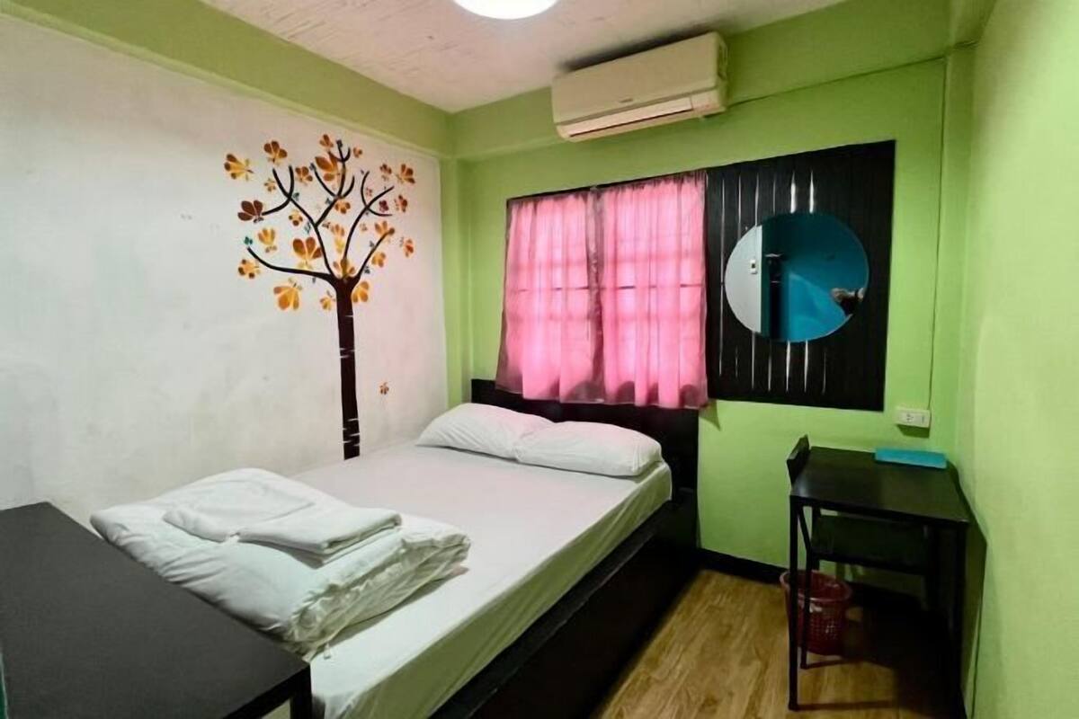 Desk, free WiFi, bed sheets
