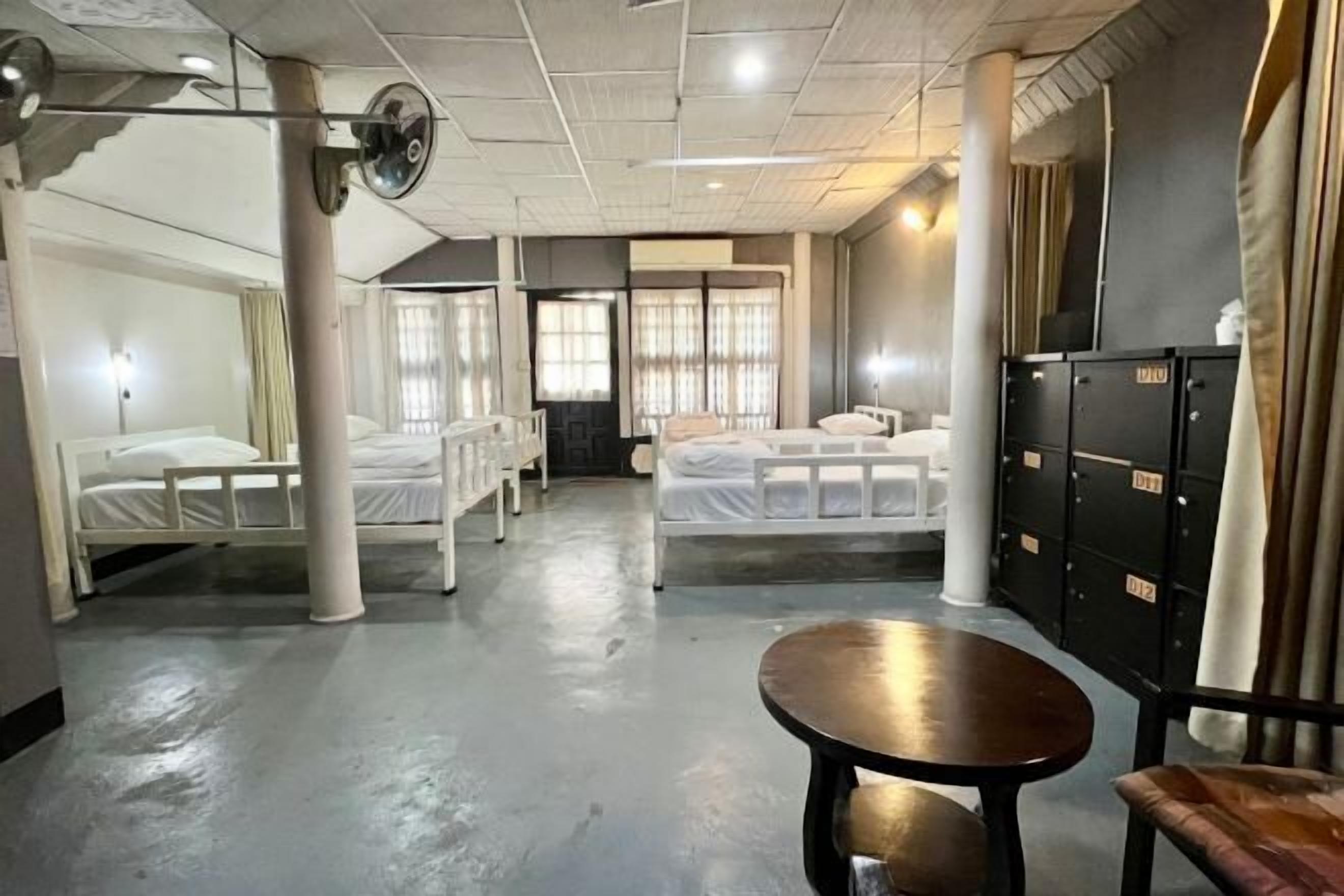 Schreibtisch, kostenloses WLAN, Bettwäsche