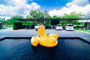 室外游泳池