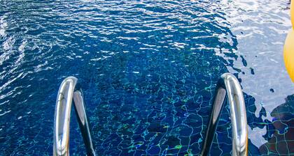 OYO 533 Runya Poolvilla