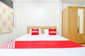 Standard Double Room | Desk, free WiFi, bed sheets - OYO 525 MRT Phetkasem 48 Place (Bangkok)
